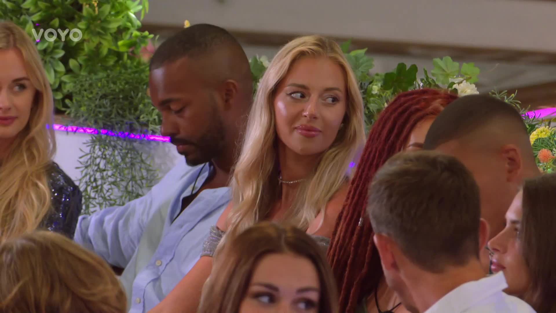 Domi soudila Chrise za Casa Amor. Letos udělala v Love Islandu to samé