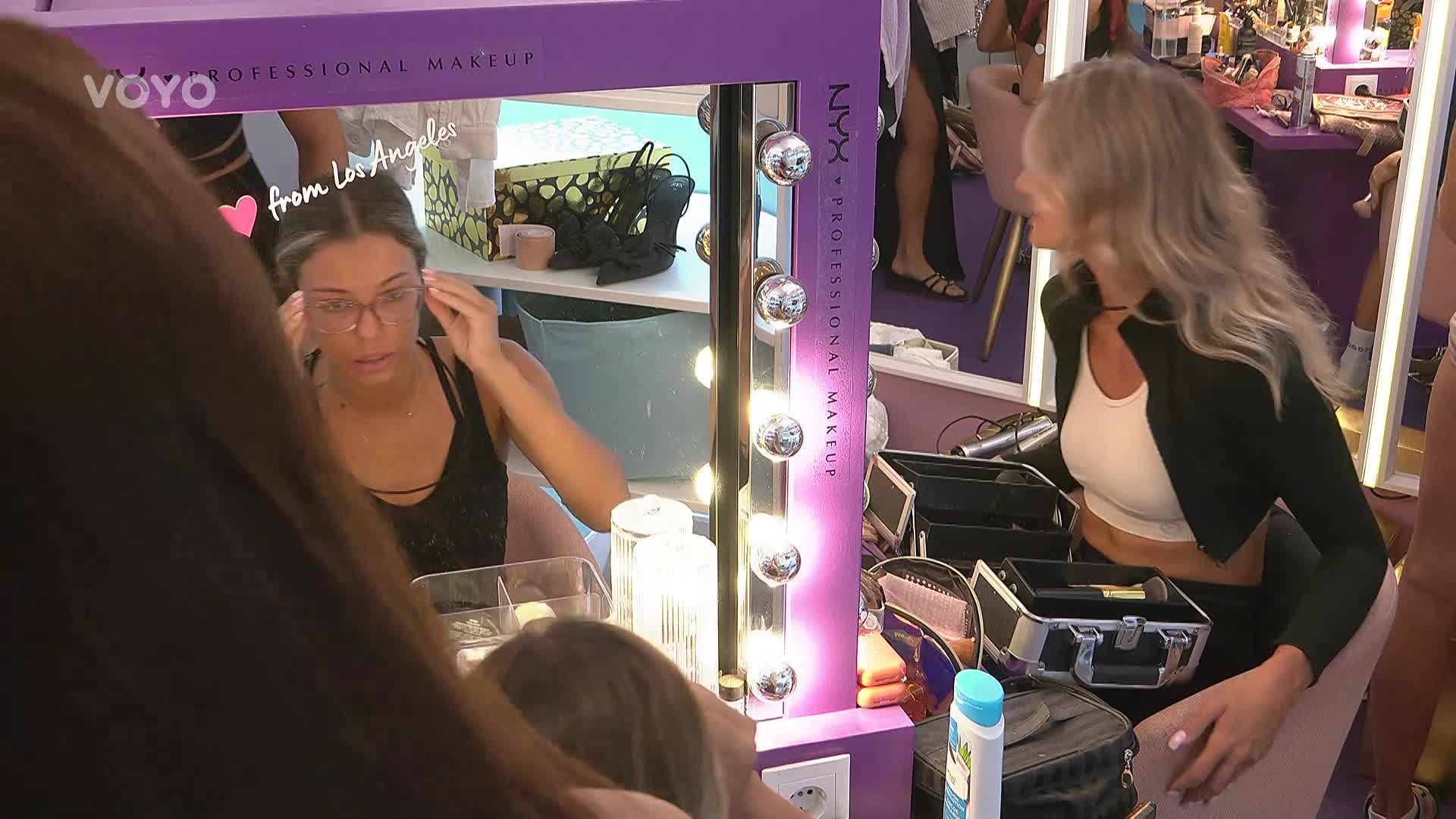 V make-up roomu Love Islandu: Jak se holky dělají nejvíc hot