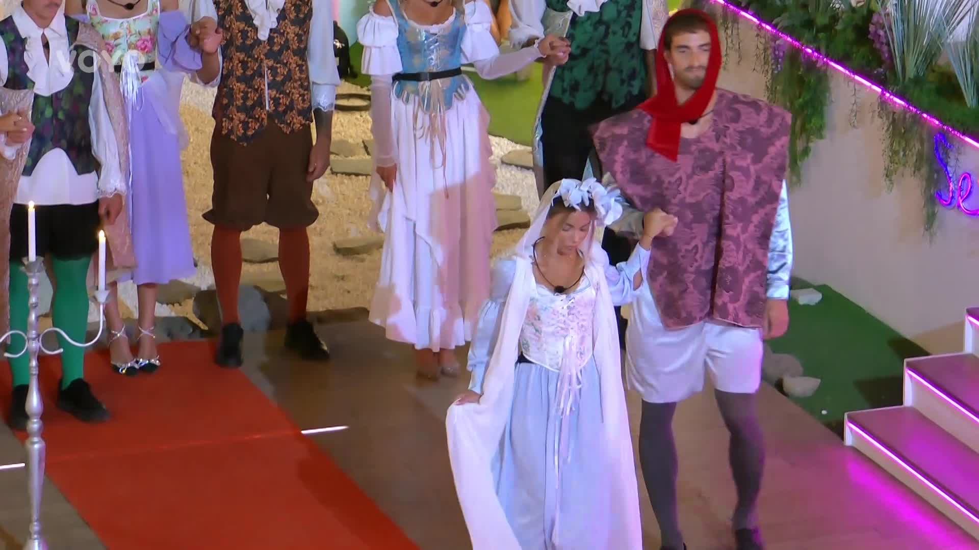 Kdo je tajemný muž Love Islandu? Víme, jak se dostal mezi srdíčka