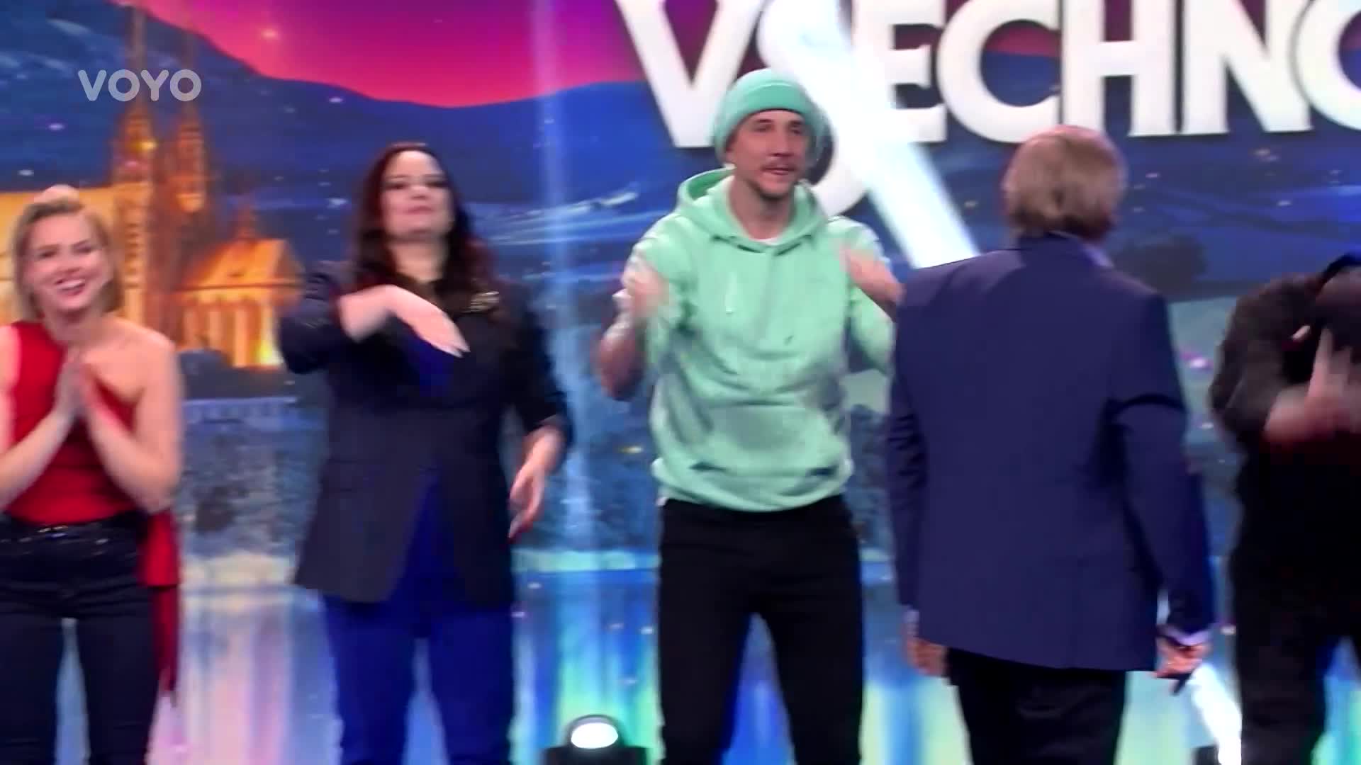 Pavla Zedníčka korunovali na krále. Štáfek ho prohnal po parketu