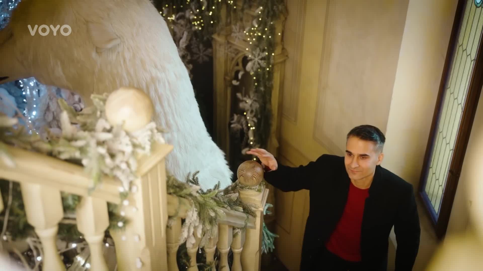 Manželka zpěváka Radka Bangy je těhotná! Novinku oznámili vánočním videoklipem