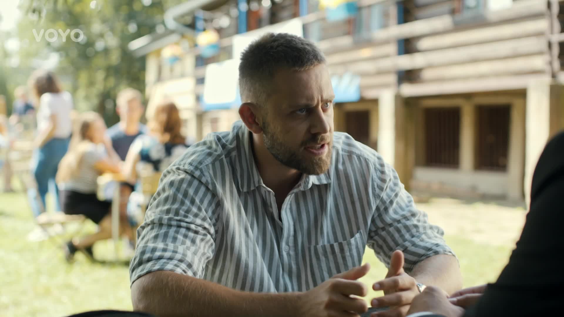 Detektiv Brus se zakoukal do Terezy: Medardovi v Jedné rodině začne vyhrožovat