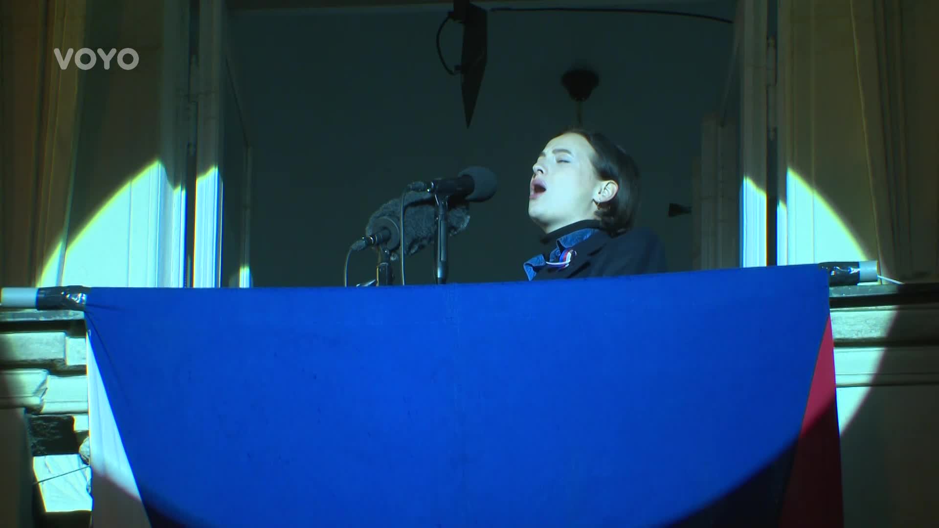 Mrazivé vystoupení Anny Fialové: Modlitba pro Martu rozezněla Národní třídu