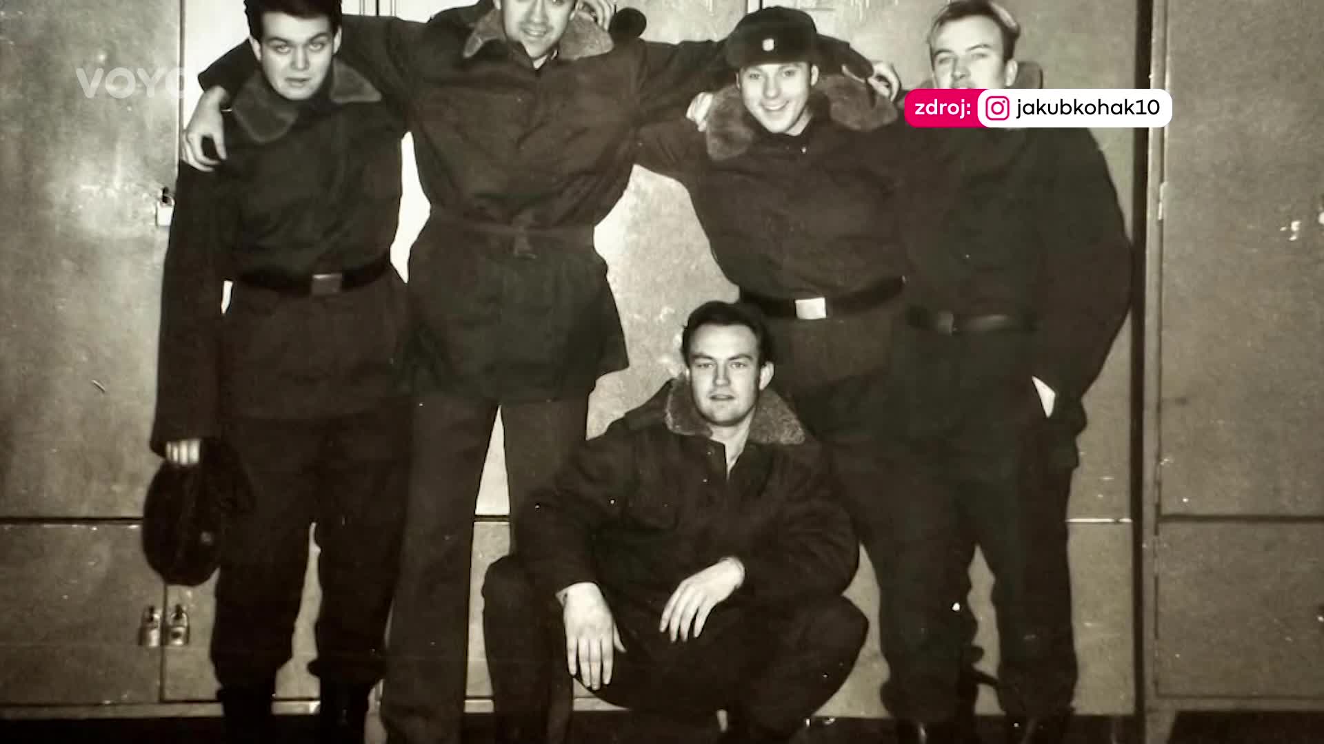 Poznáte ho? Kohák z Ulice se pochlubil fotkami z vojny