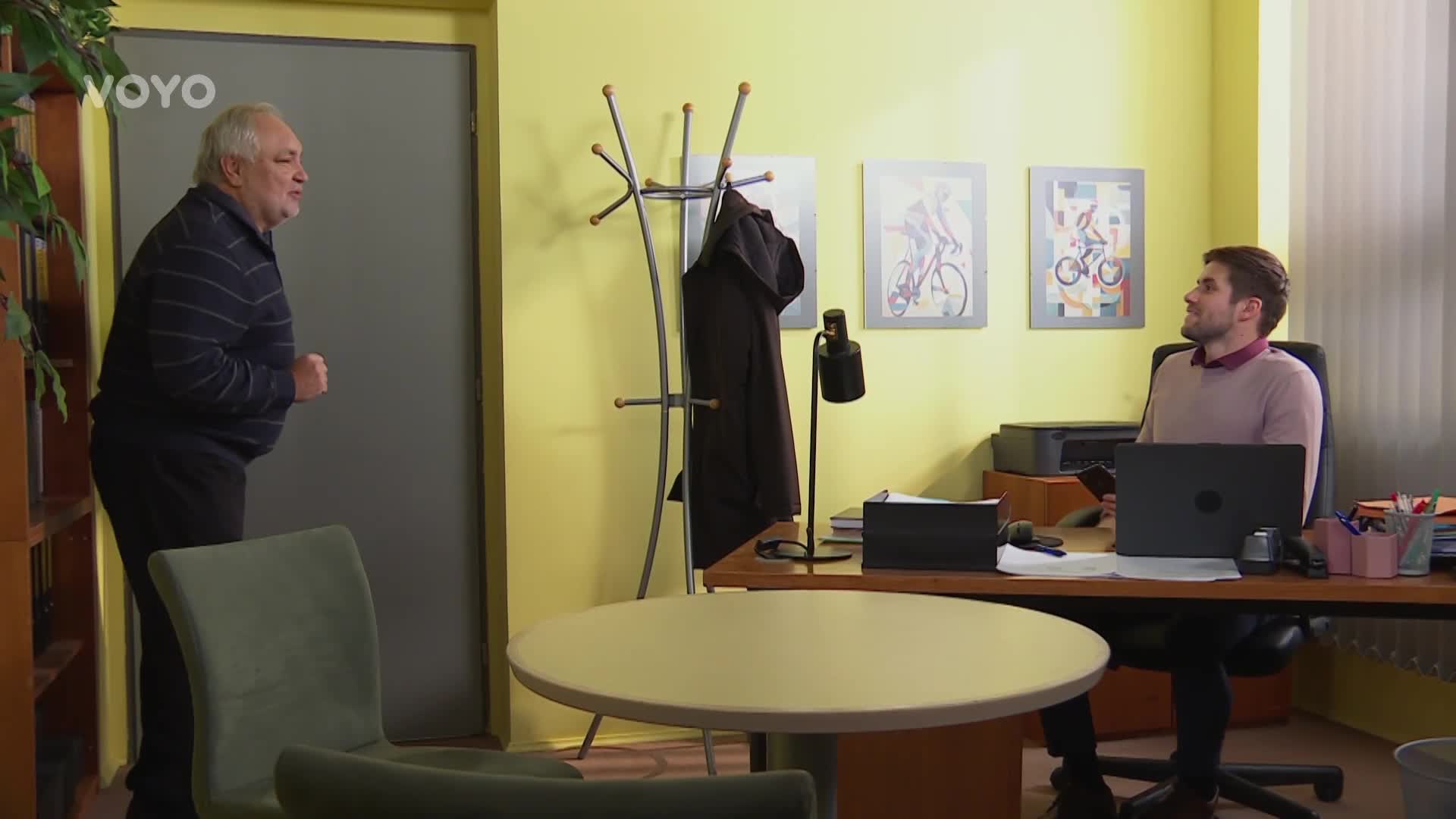 Exkluzivně z Ulice: Miki se objeví v hospodě. Lačně zírá na Martinu