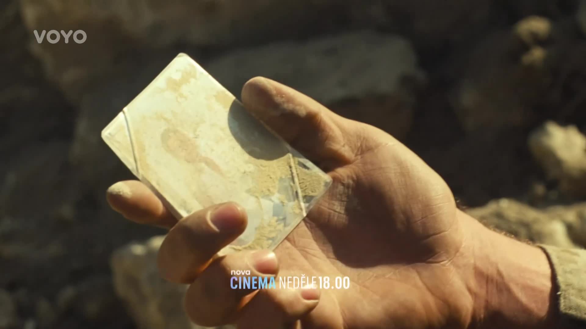 Zac Efron se ve filmu Talisman zamiluje. Fotka ženy mu během mise zachrání život