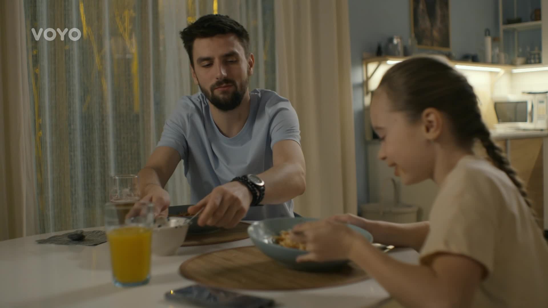 Vilém z Jedné rodiny boj o Marušku nevzdává. Má plán, jak Anetu obměkčit