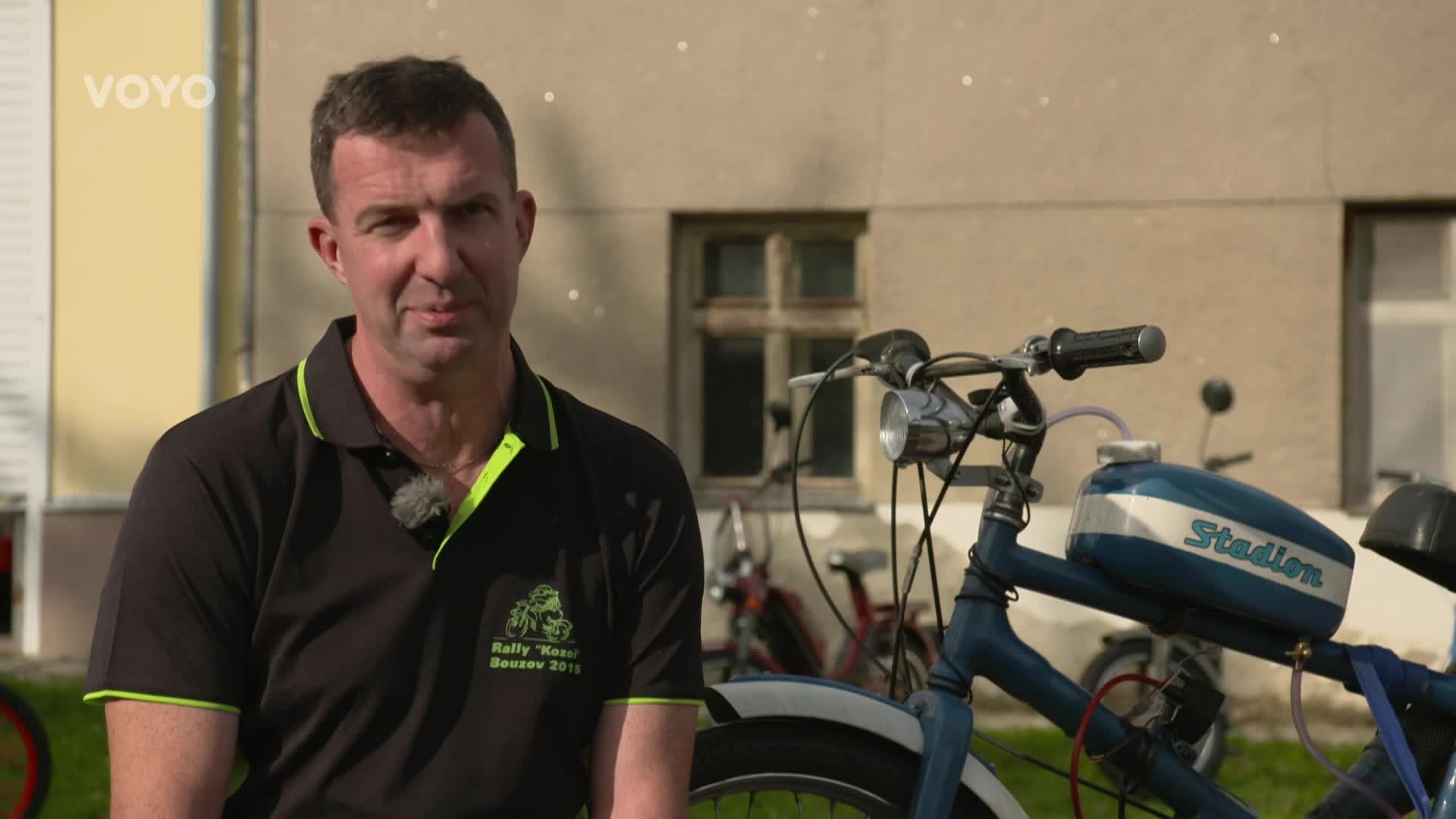 Závody mopedů nejsou nuda: Musíte mít řidičák, nic jiného vám nebrání