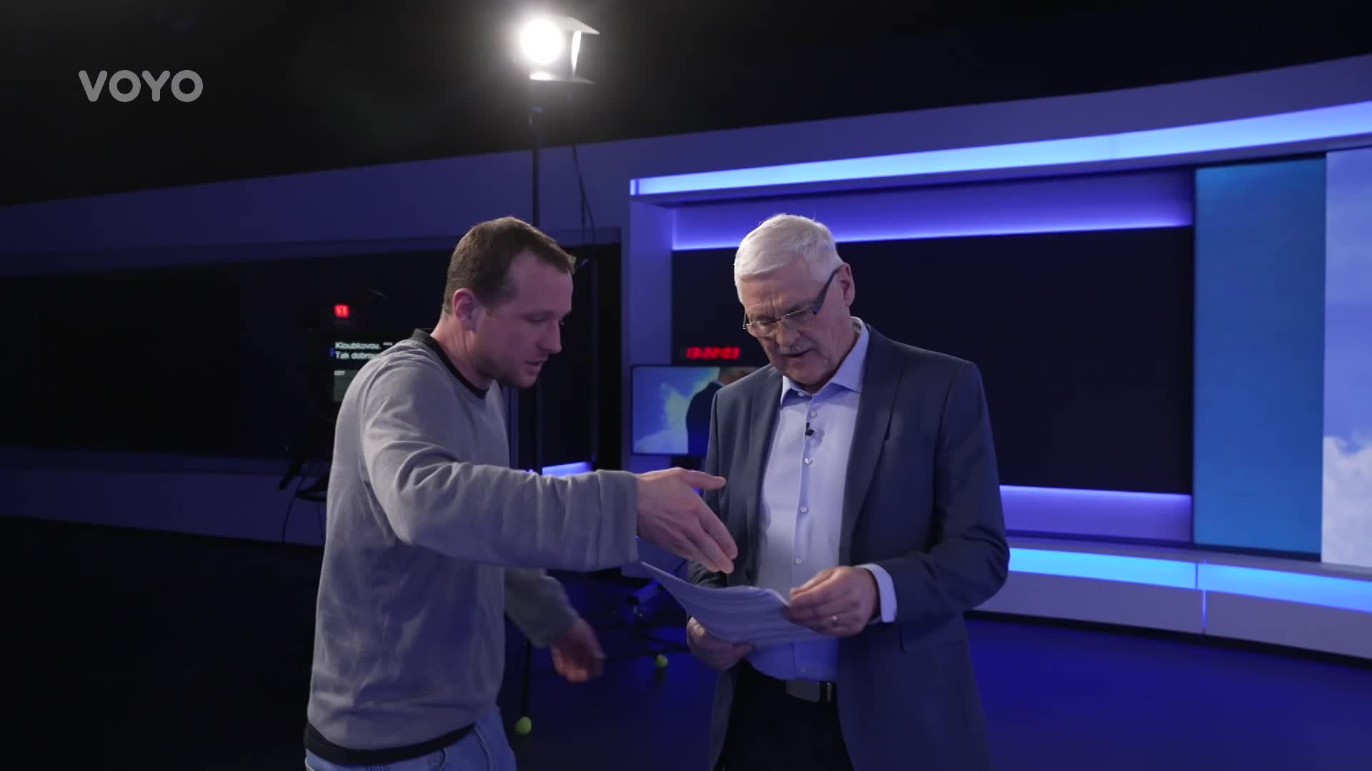 Pavel Dumbrovský opět před kamerou: Ve Víkendu se po jeho boku vystřídaly 3 ženy