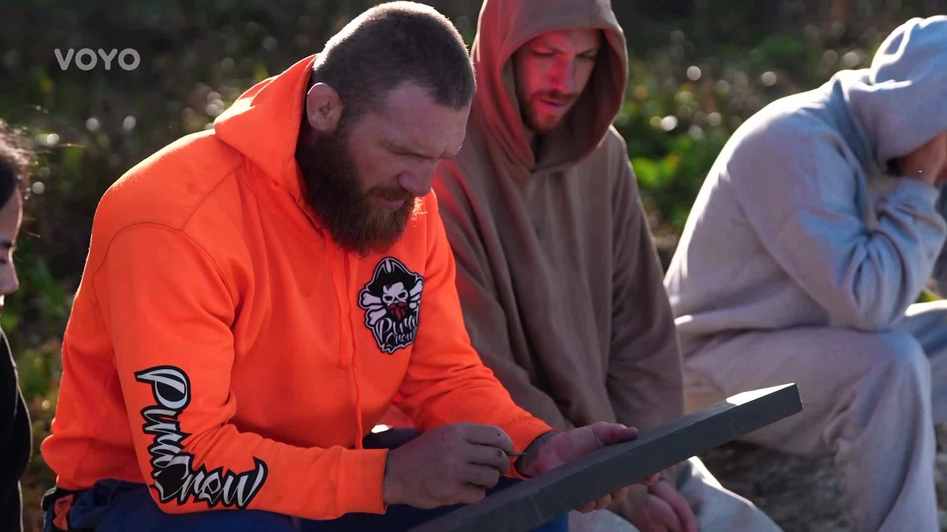 Pirát si ze Survivora odveze suvenýr: Na ostrově si vyrábí památku domů