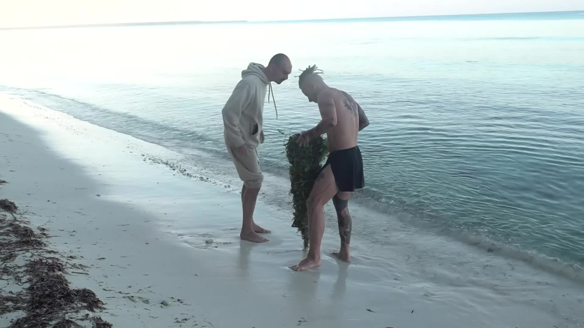 SPOILER: Mořské plody k obědu, rodinný krb i ložnice s výhledem. Vítejte u Lovců doma