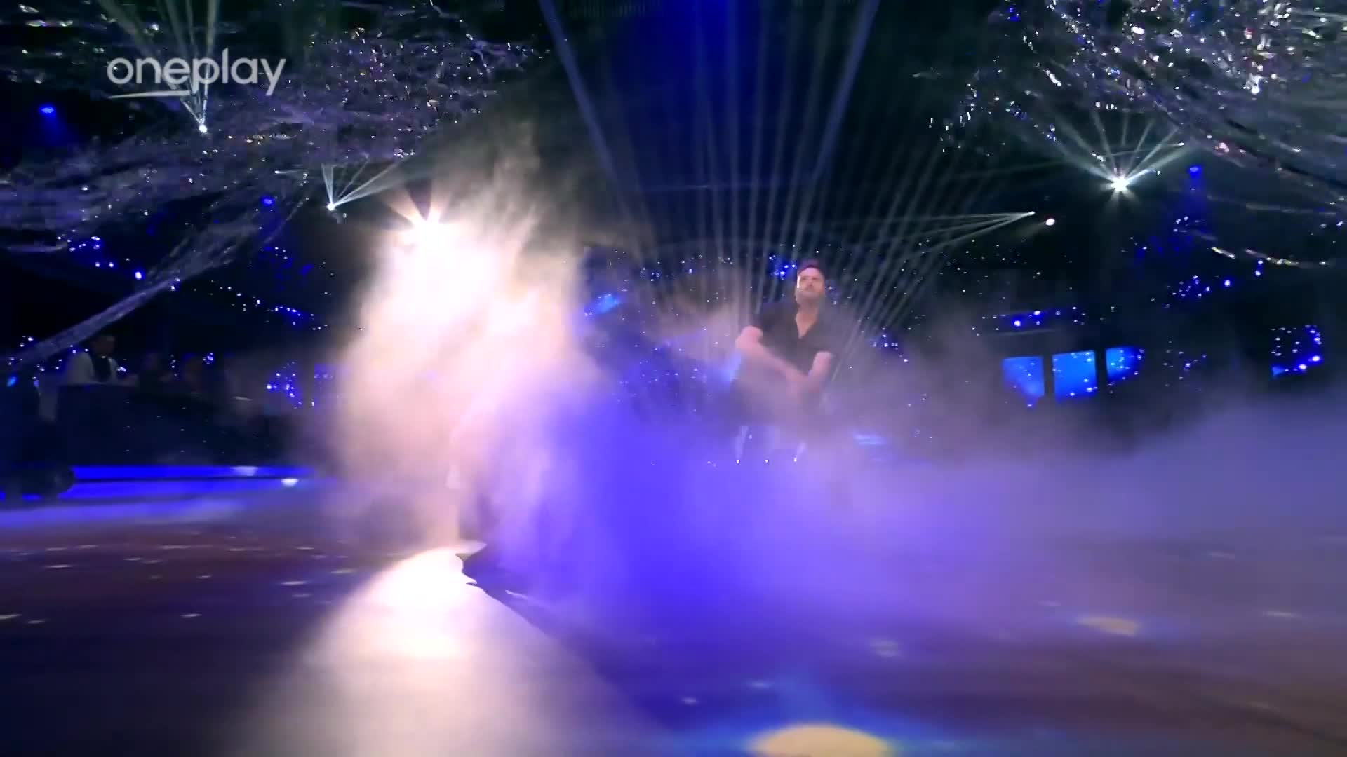 Z Vildy z Love Islandu je velký romantik. V Let's Dance nosí partnerku na rukou