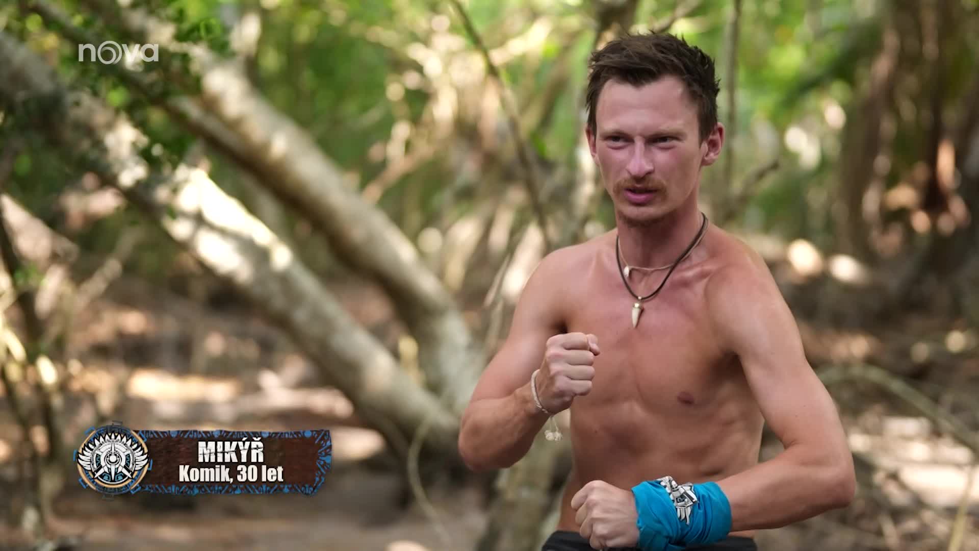 Nechutné hody v 21. díle Survivora: Mikýř spořádá chlupatou tarantuli