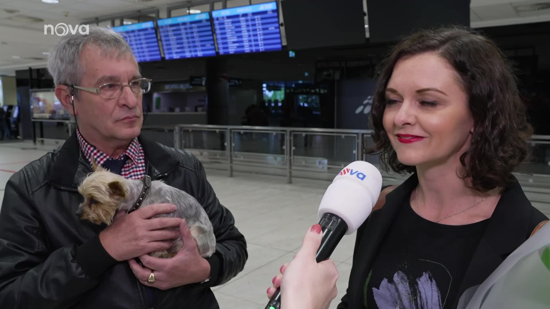 Trable v ráji? Kristinu na letišti vítala rodina, snoubenec chyběl