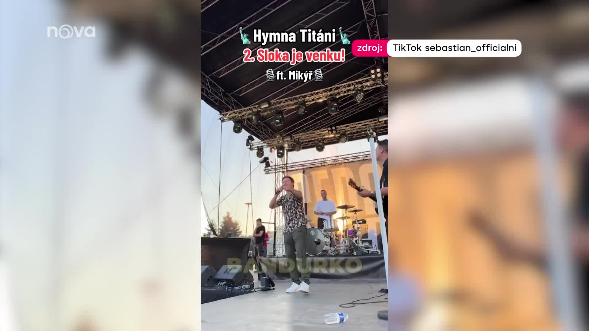 Mikýř odrovnal fanoušky: Zazpíval druhou sloku hymny Titánů