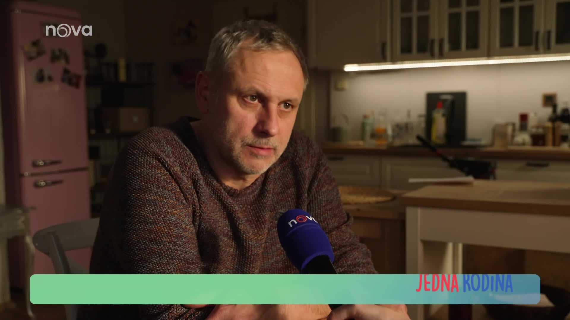 Choulostivá scéna v Jedné rodině: Galán pomůže Krakonošovi okořenit vztah