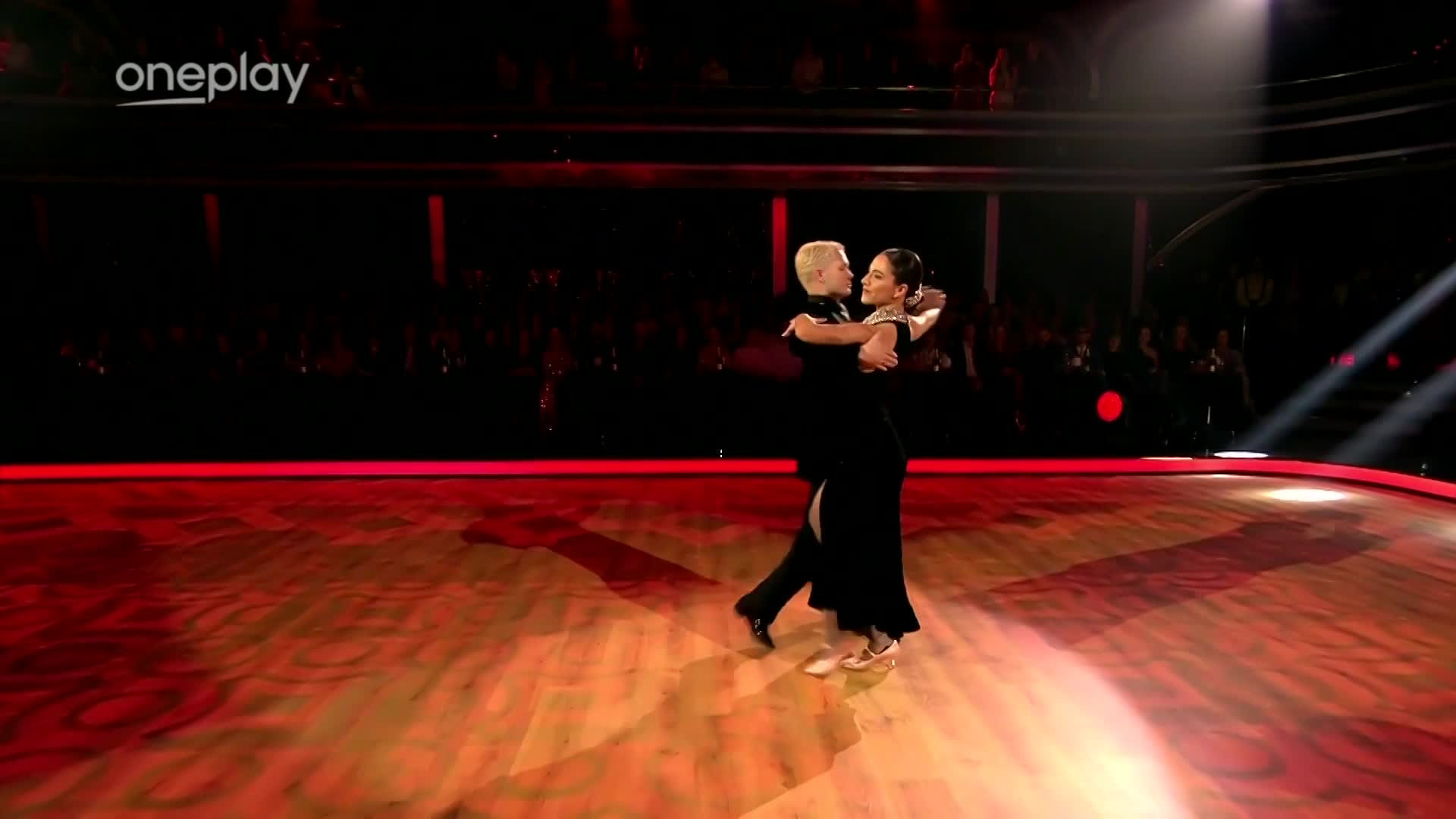 Smyslný waltz v Let's Dance: Eva Burešová předvedla i zvedačku