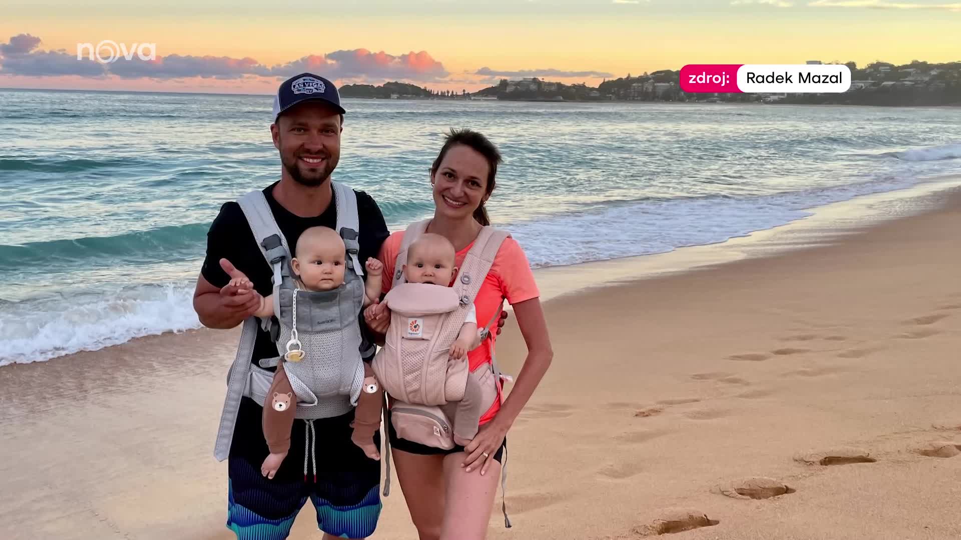 Moderátor Novy ukázal dvojčata. Se ženou je vzal až do Austrálie
