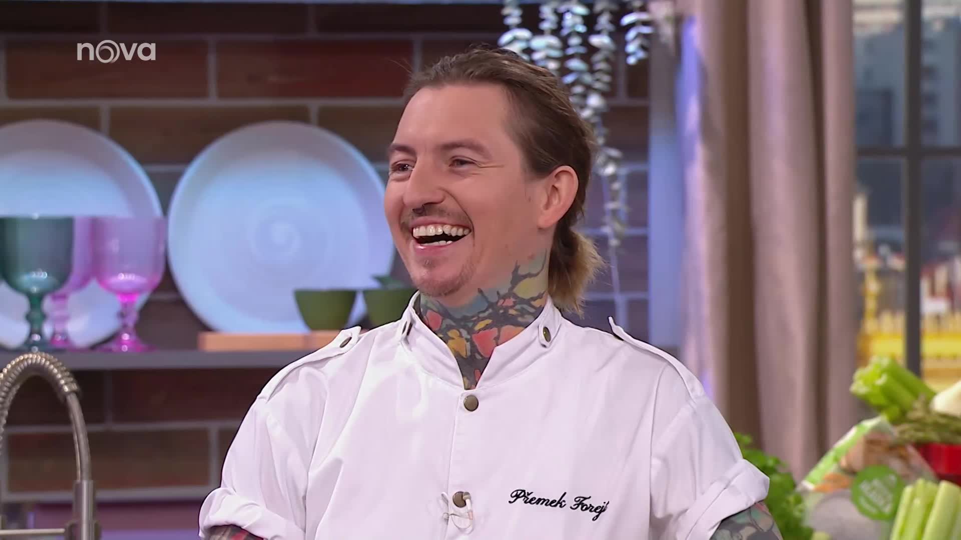 Přemek Forejt jako rocková hvězda: K vaření pouští hudbu na plný pecky