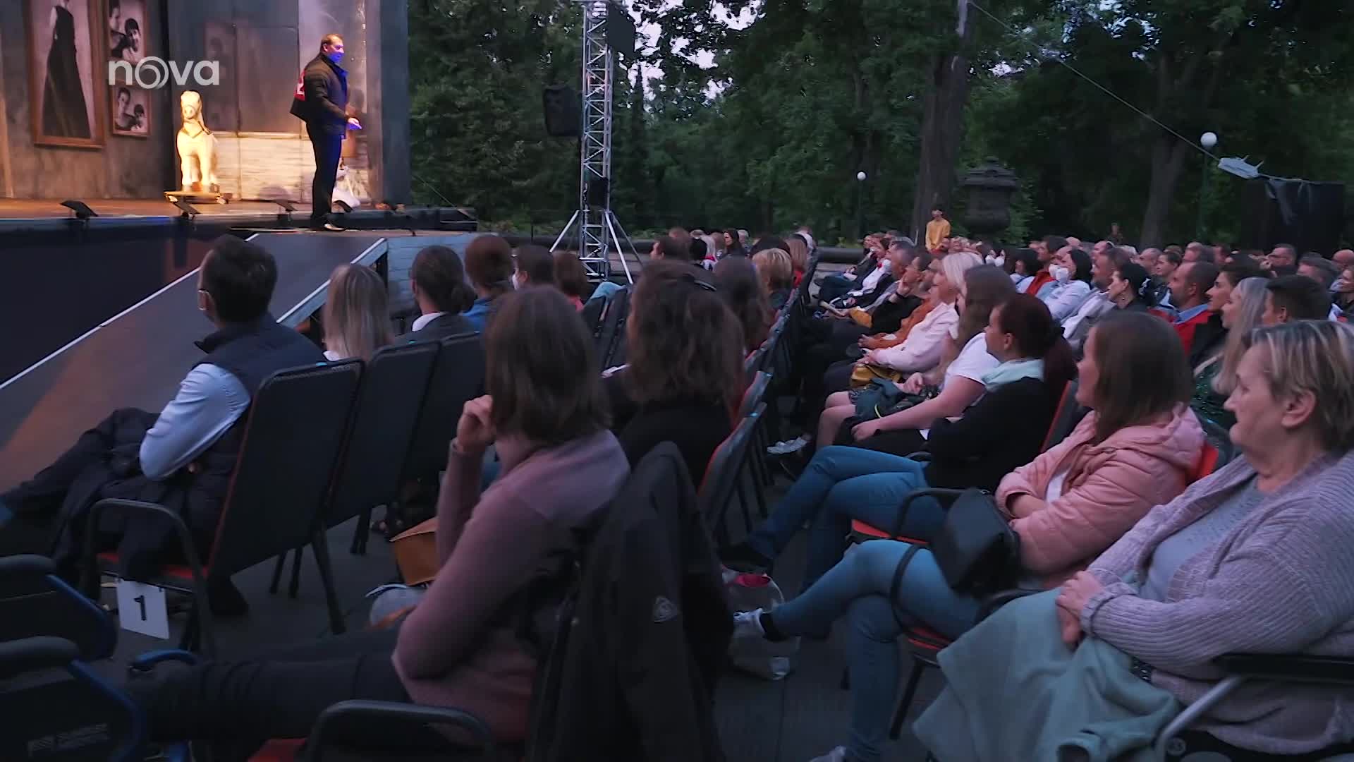 Letní shakespearovské slavnosti startují Othellem. Desdemonu hraje Sara Sandeva
