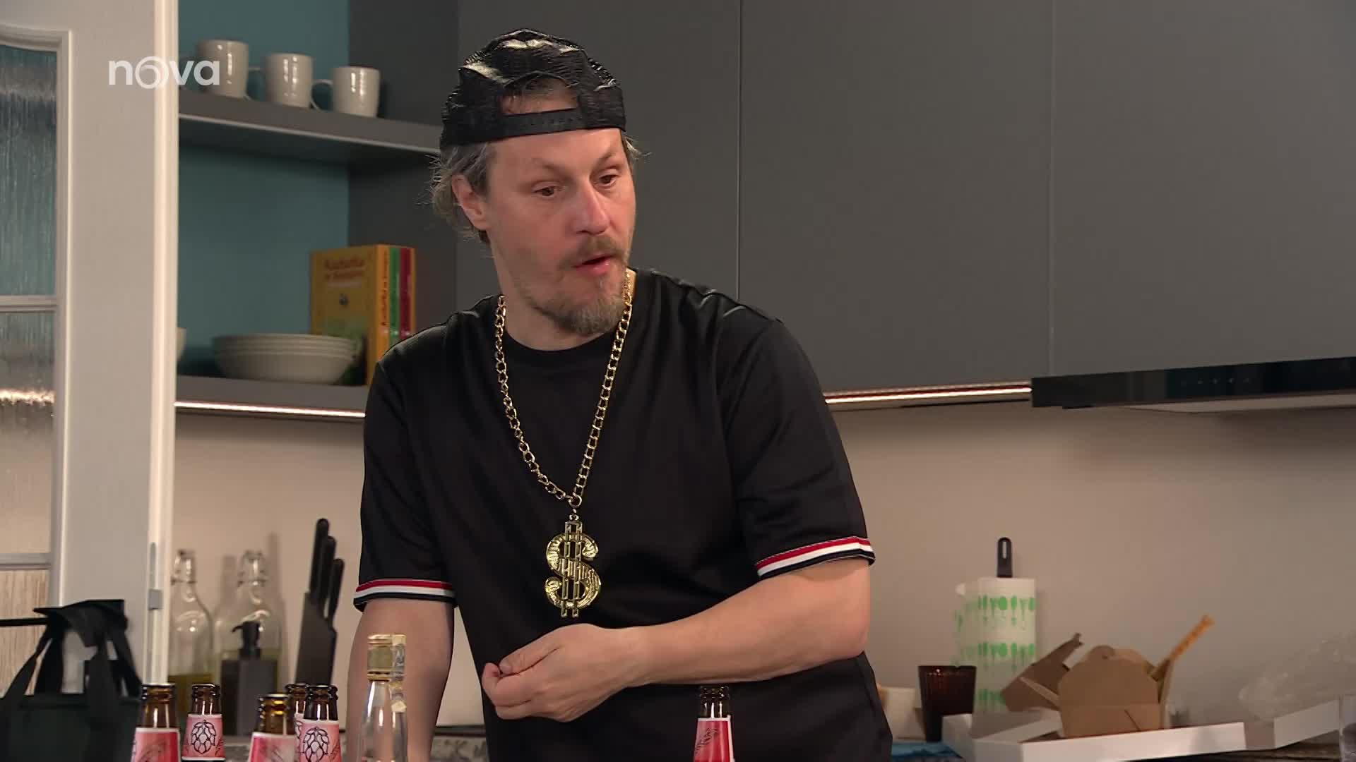 Pod vlivem neznají bratra: Lumír z Ulice skončí s Hložánkem v posteli