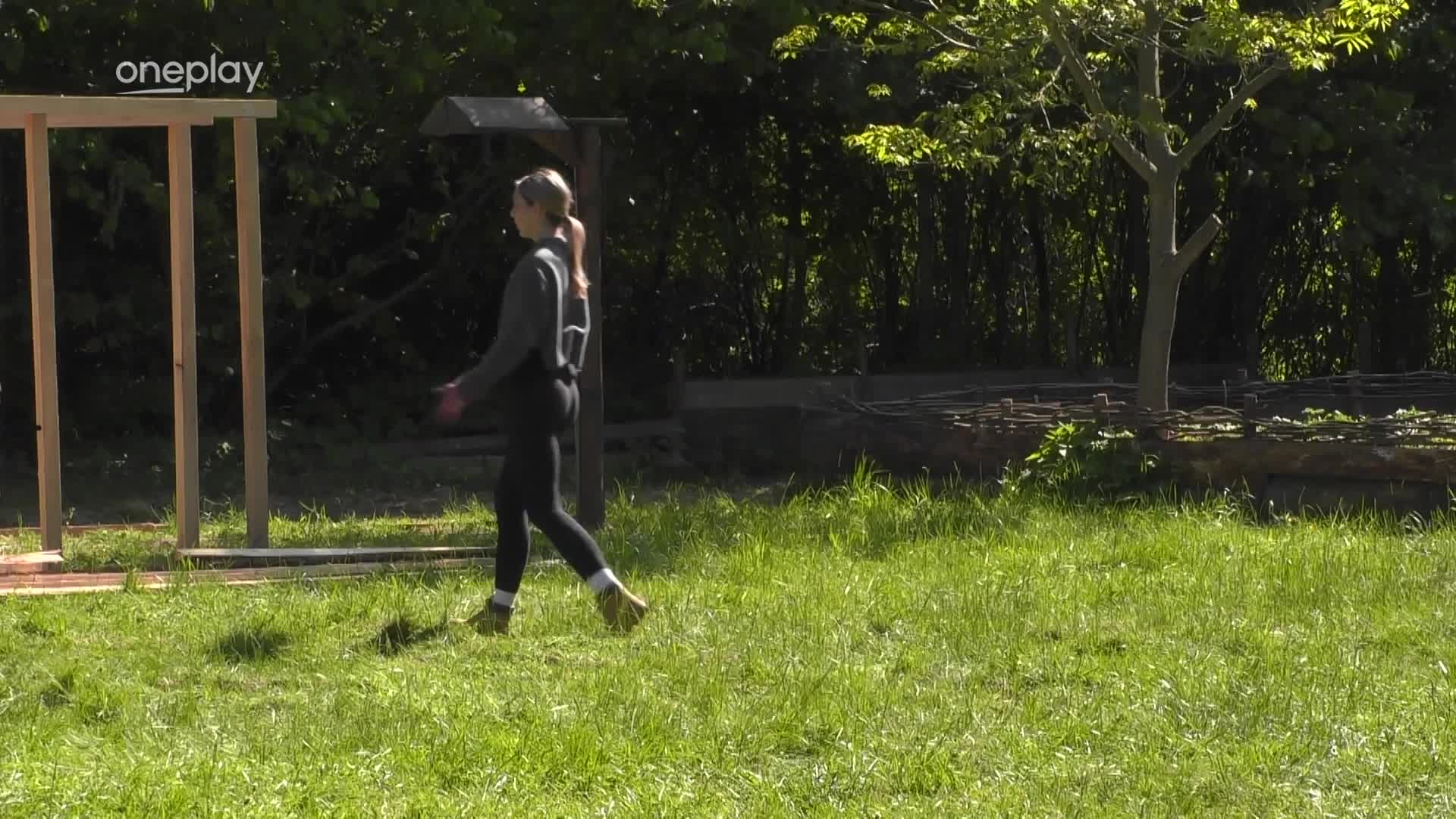 Stará dobrá Veve je zpět. Na Farmě se málem zmrzačila při honu na slepici