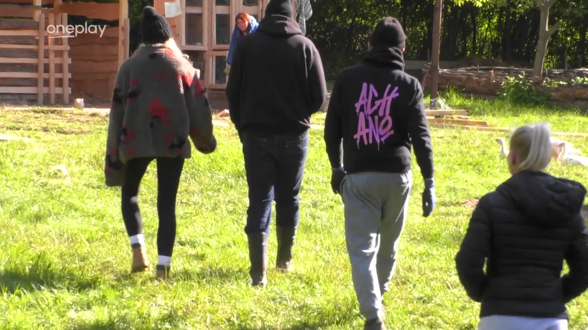 Luktuma a Andrej na Farmě adoptovali králíka. Dali mu šílené jméno