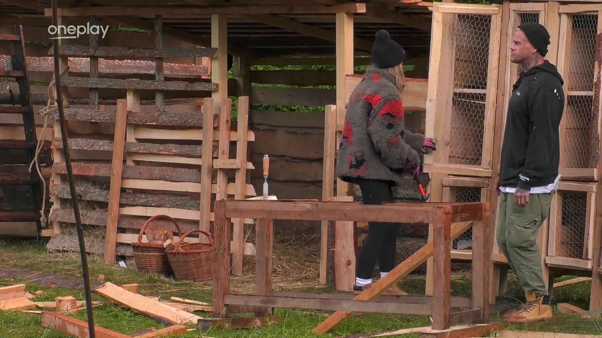 Adam a Veve zakopou válečnou sekeru. Na Farmě je spojí taktika