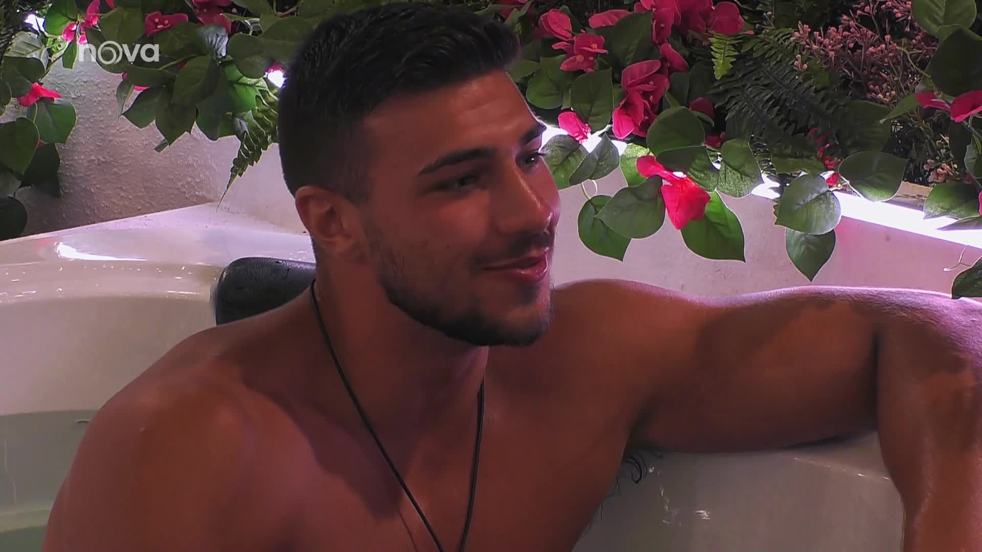 Zamilovaný pár z Love Islandu se raduje z holčičky: Narození miminka se mu podařilo utajit!