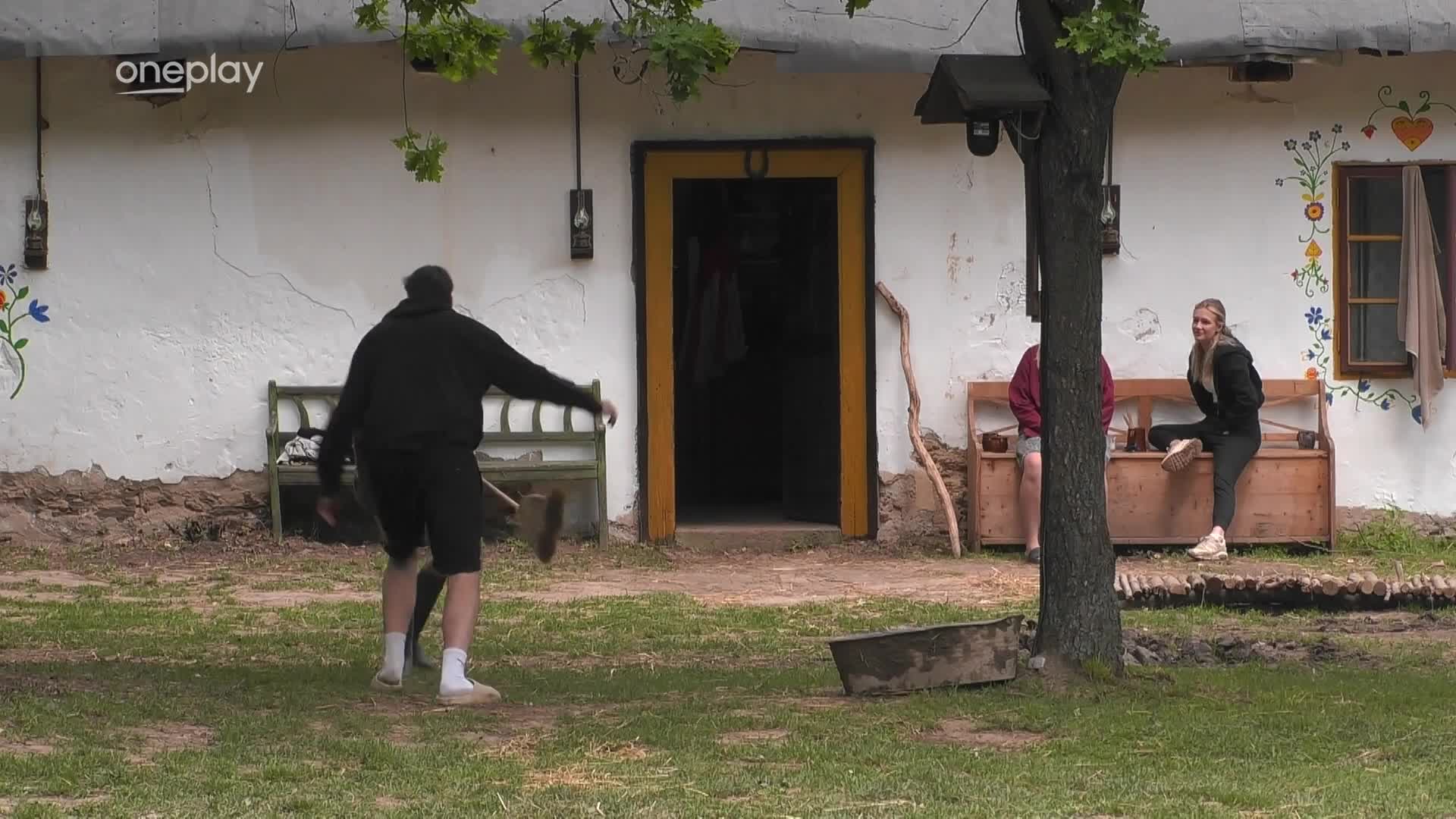 Kdo je na Farmě větší koště? Veve s Luktumou se to rozhodli zjistit