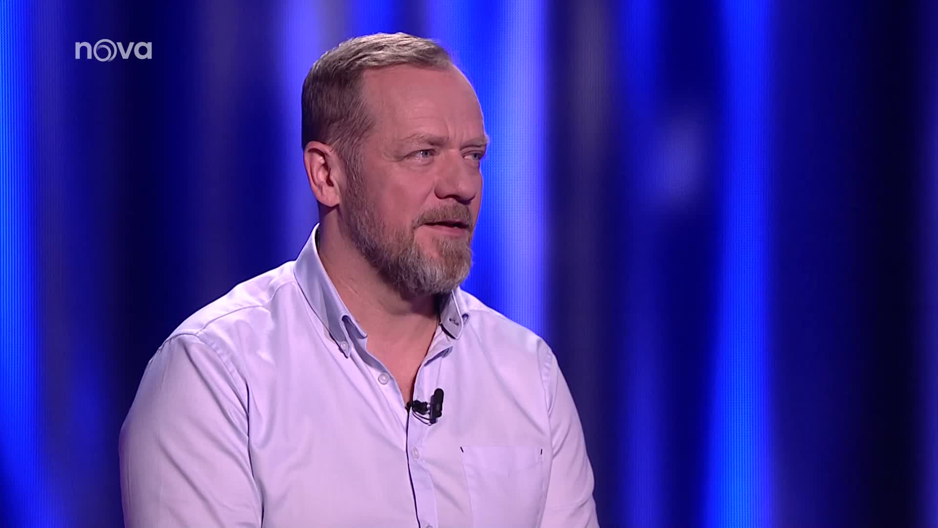 Tohle jste v Na lovu nikdy neviděli. Pod stolem se skrýval další soutěžící