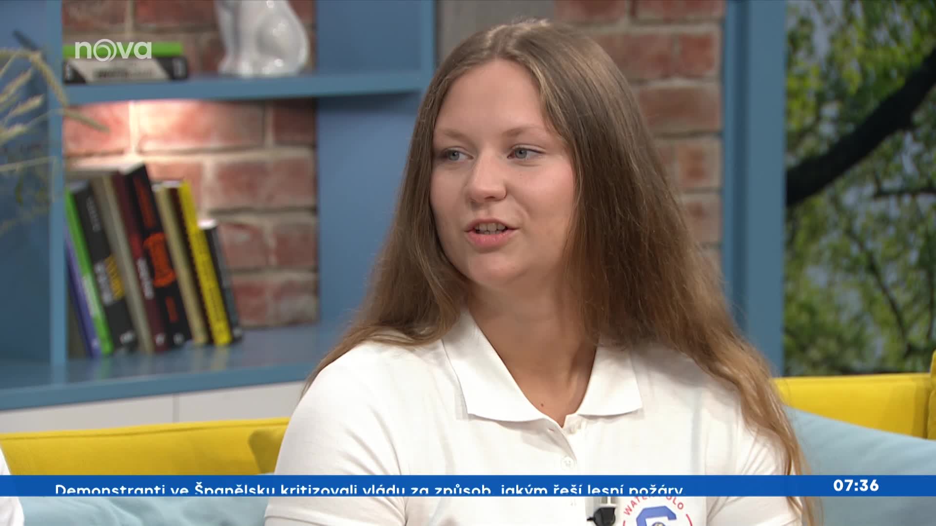 Divočina ve Snídani: Moderátor Vršanský si v přímém přenosu oblékl plavky