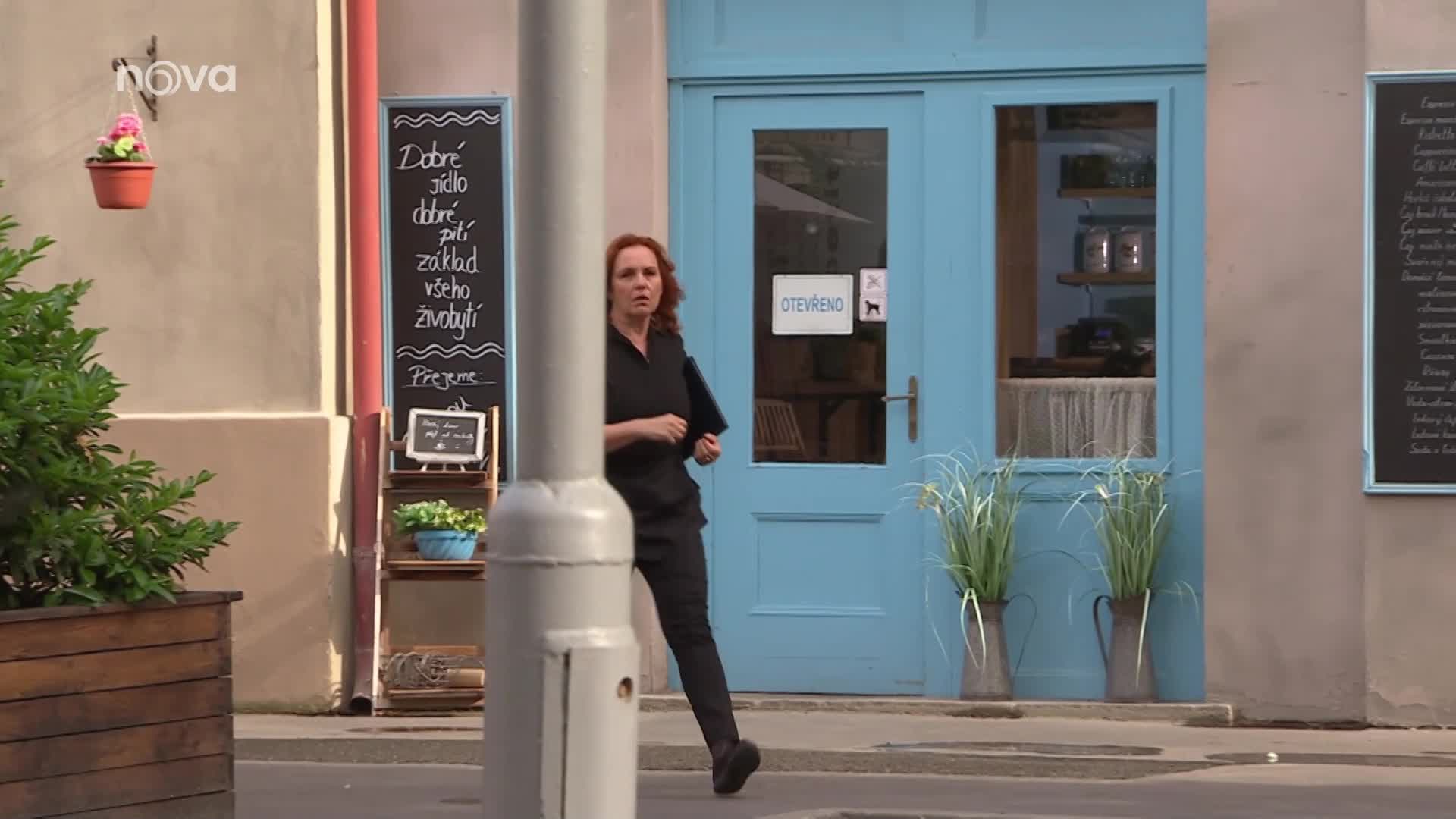 Soňa z Ulice kolabuje. Před kulečníkovým klubem se odehraje další drama