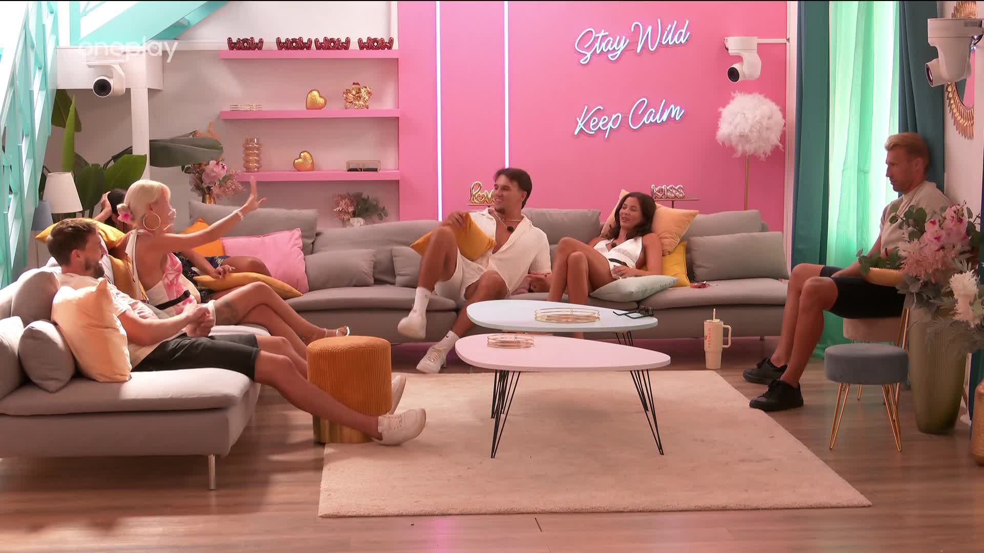 Barbie a Ken v Love Islandu? Srdíčka si utahují z Klaudie a Danyho