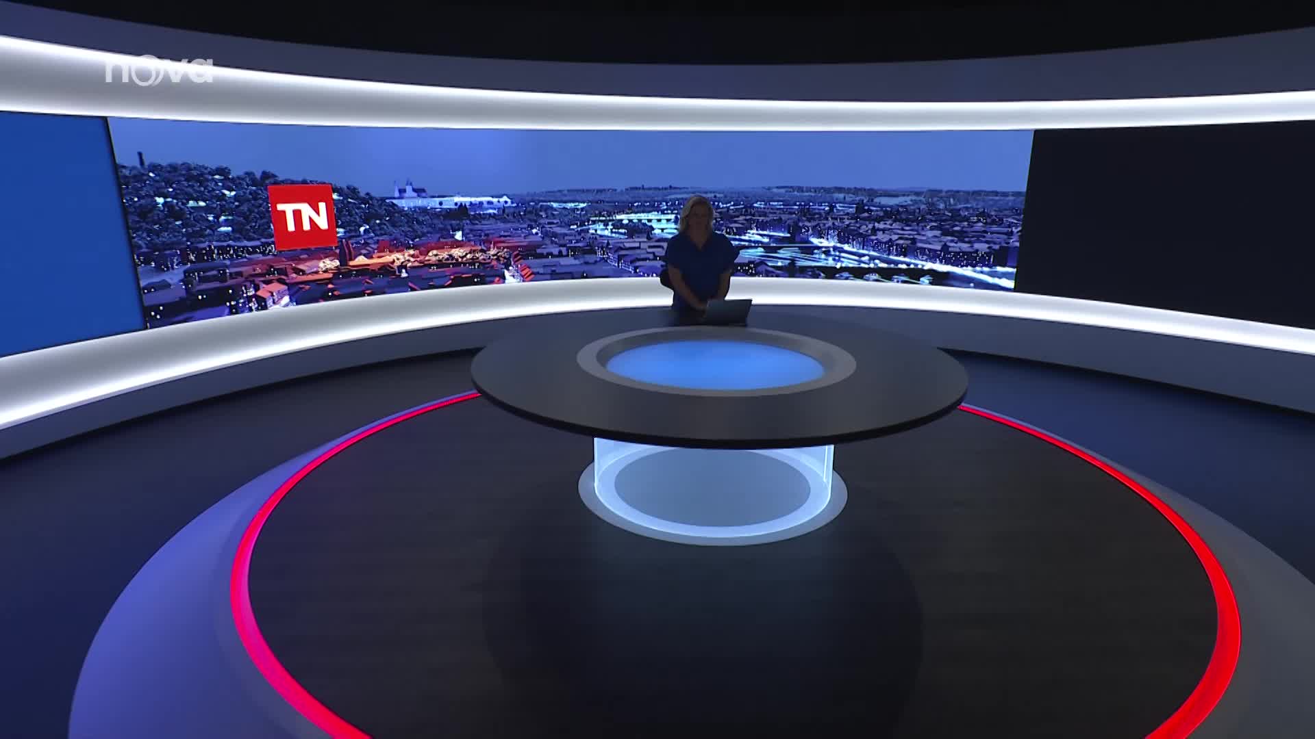 Jednou za 100 let: Lucie Borhyová moderovala Televizní noviny bez Reye