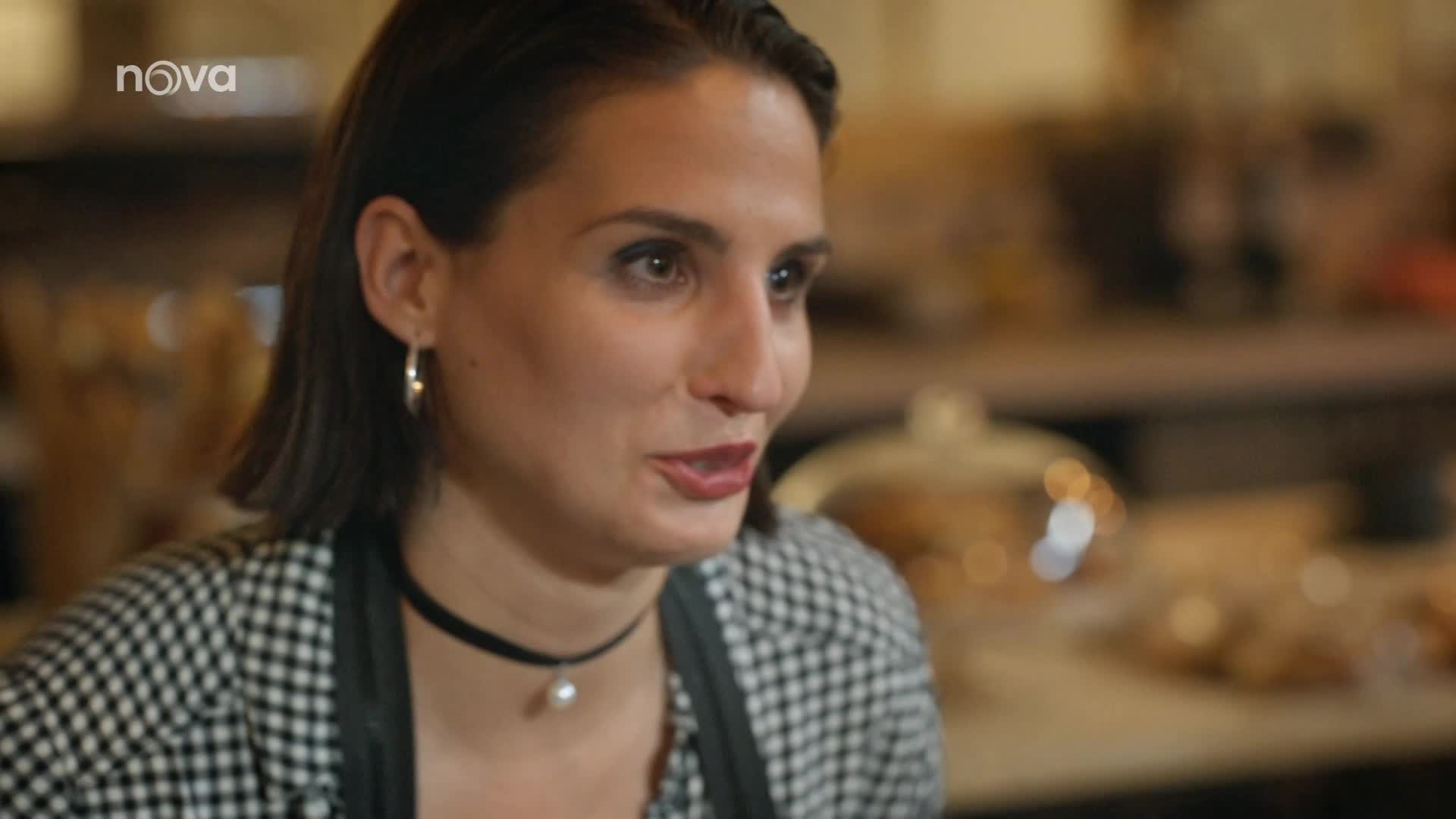 Marie v Bratrech a sestrách je nesvá. Lucie se ke klientům chová až moc důvěrně