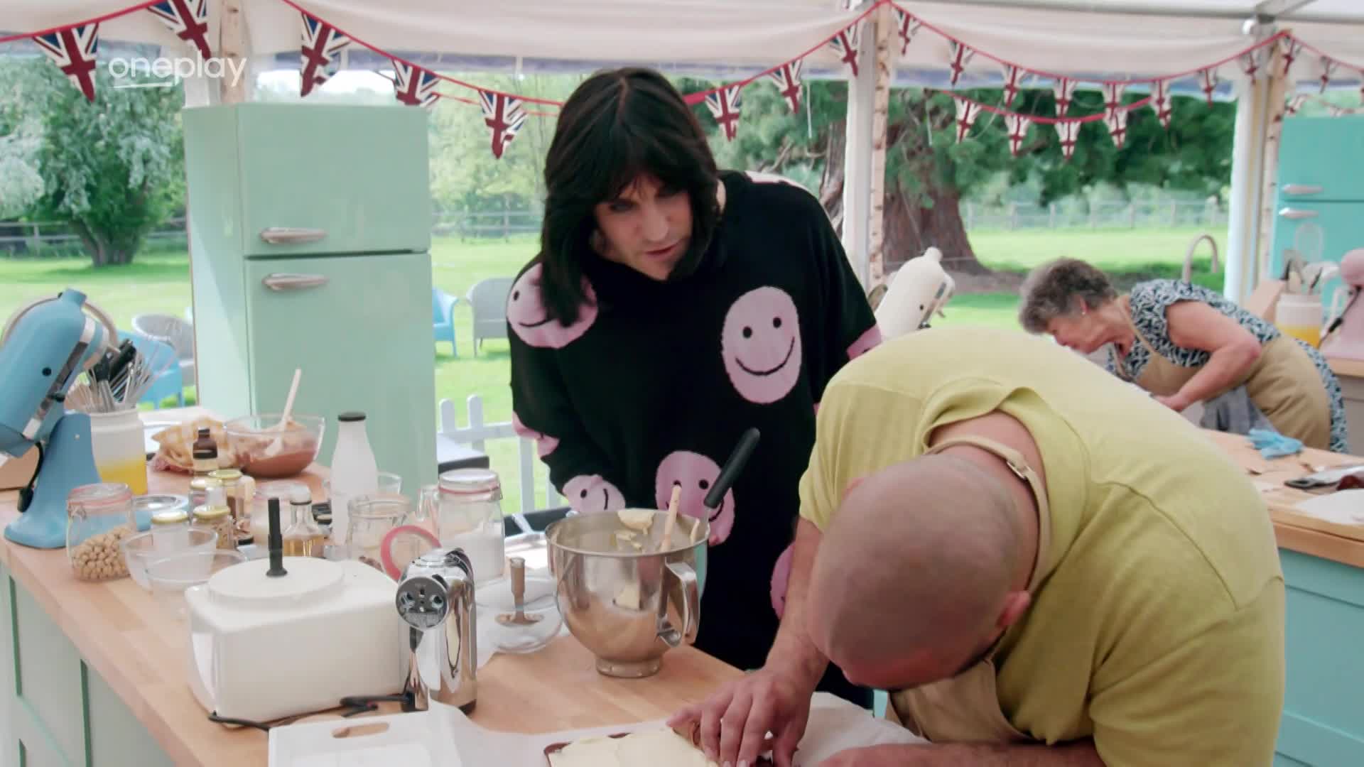 Peče celá Británie: Vůně másla, smích a špetka anglického humoru na Oneplay