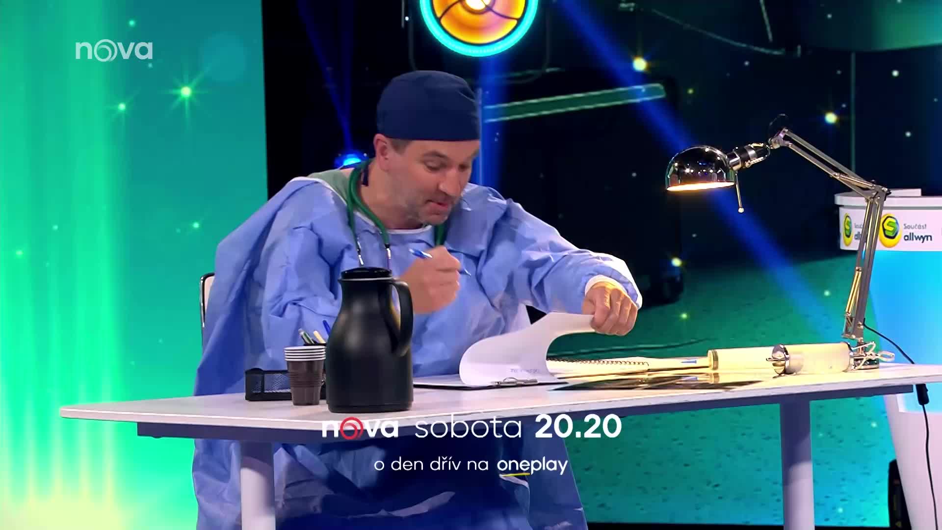 Sokol v Možné je všechno prozkoumal Uhlíka. Nakoukl mu i pod šaty