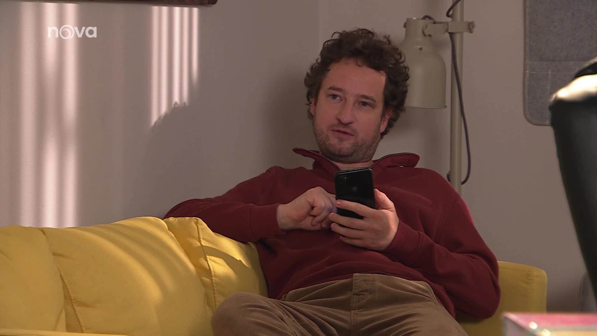 Eddie z Ulice se do toho obul. Lásku hledá na seznamce
