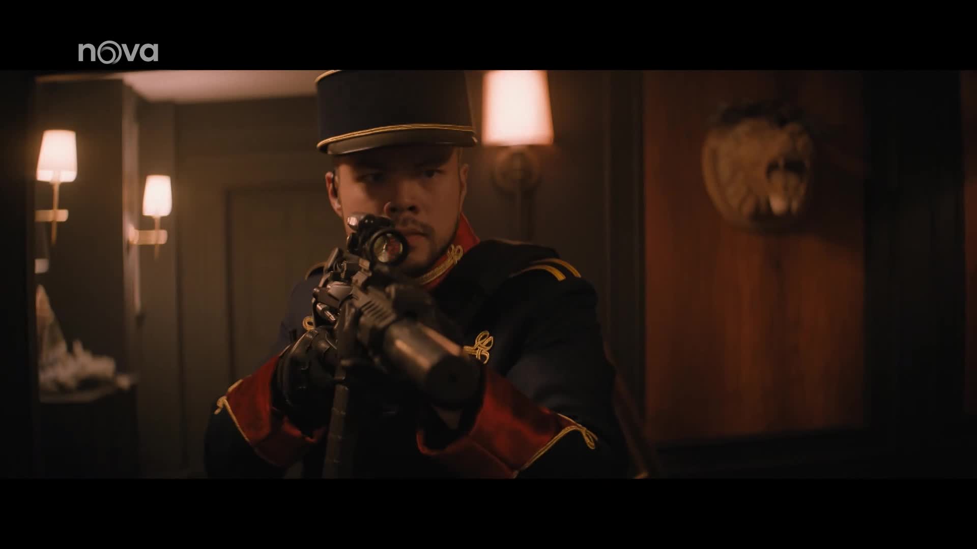 Šílená noc: Vánoční film, který porušuje všechna pravidla