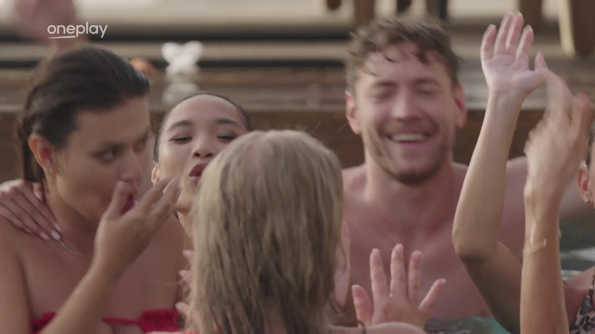 Žhavý Bachelor: Míra to rozjel s holkami v bazénu