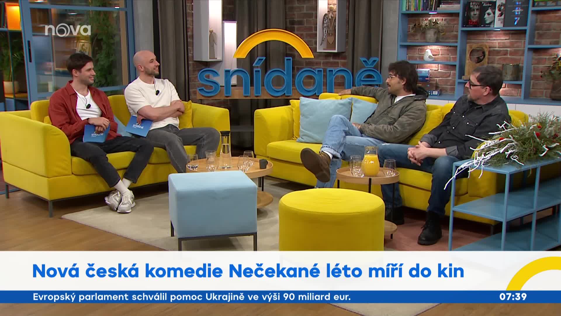 Nečekané léto láká na komické situace. Všichni se snaží utéct