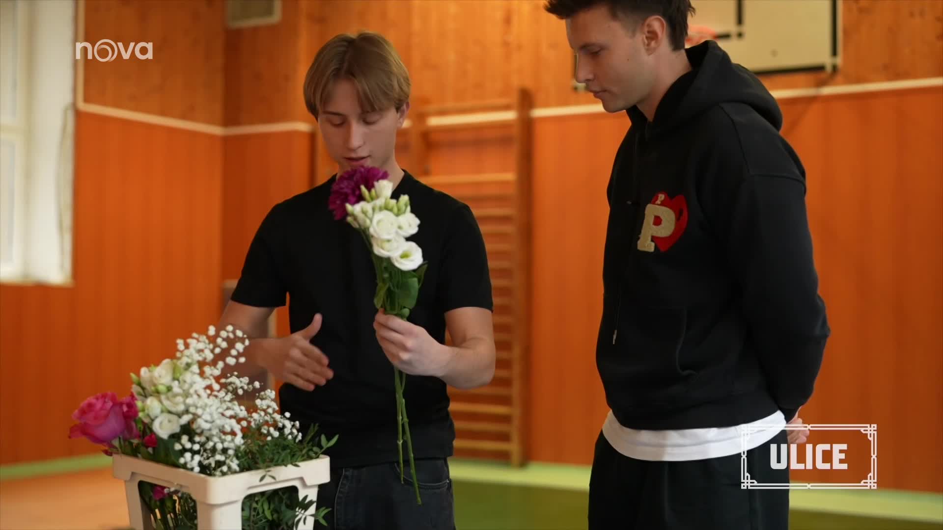 Šrámek z Ulice šokoval. Uvázal květinu pro Havránka