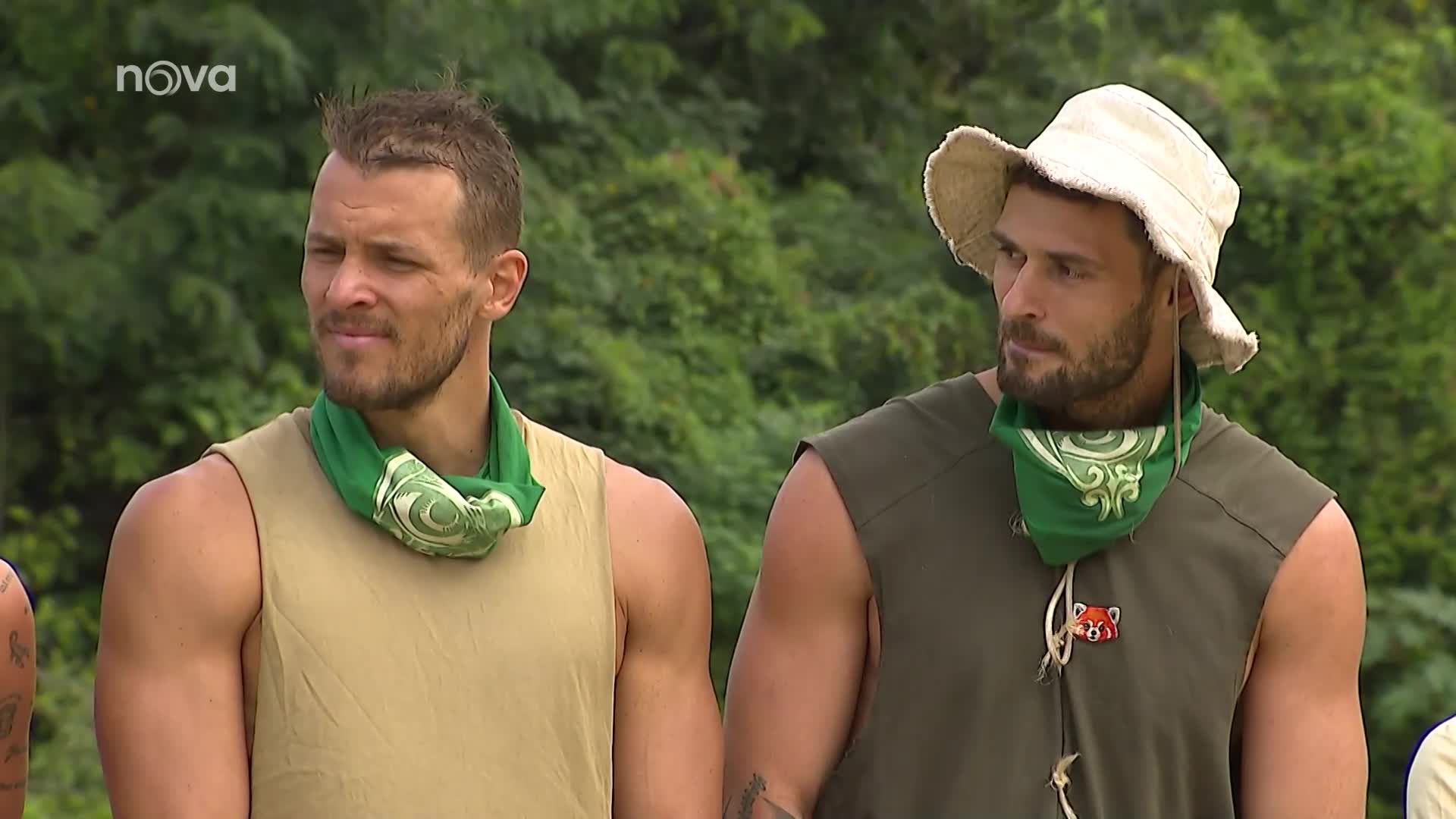 Jura popíchl Sáru v Survivoru. Shodil ji před oběma kmeny