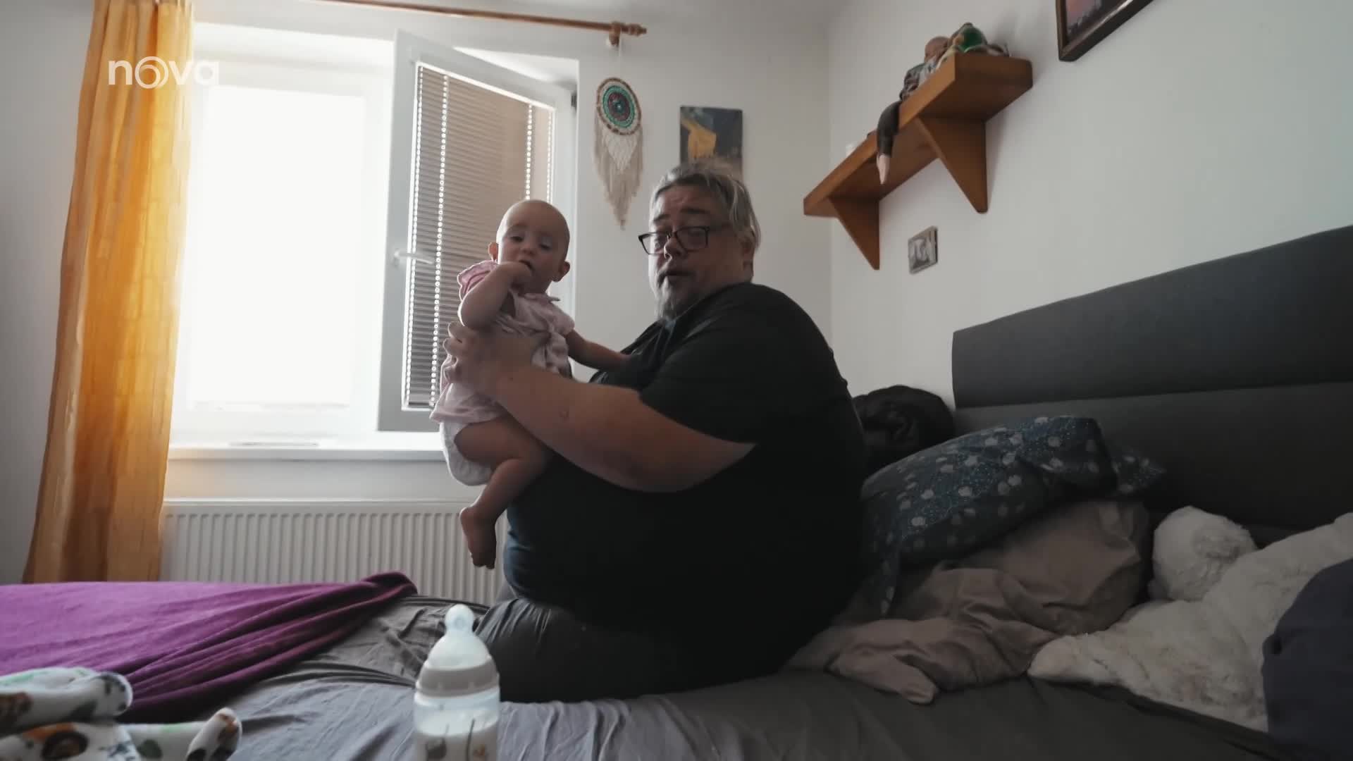 Honza z Proměn má problém s péčí o dceru. Sotva se zvedne ze země