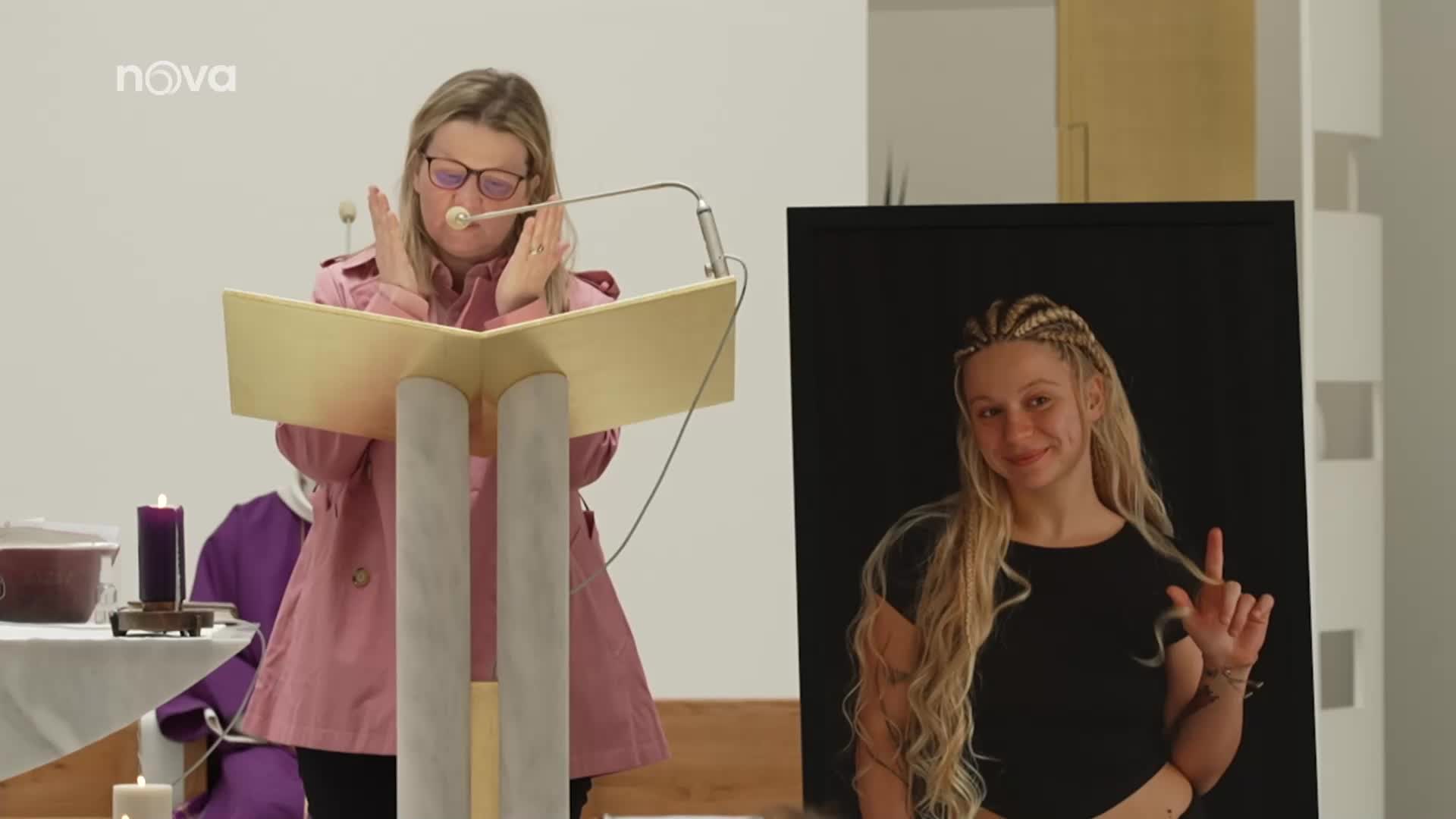 Tajný pohřeb influencerky Míny: Kostelem zněl pláč, smích i zpěv